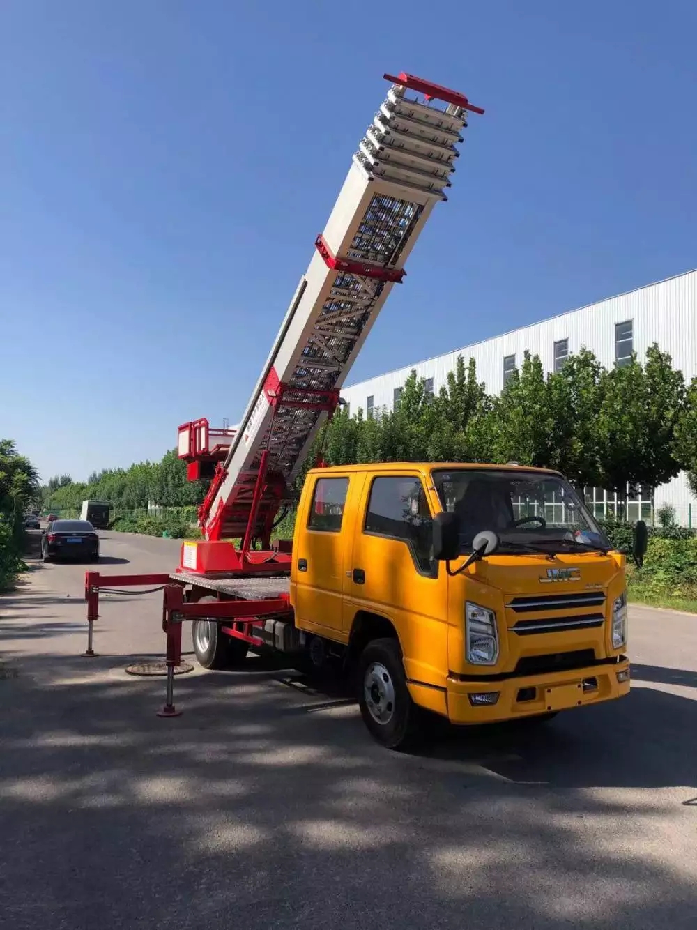 枫木镇附近的云梯车出租服务：轻松解决高空作业需求