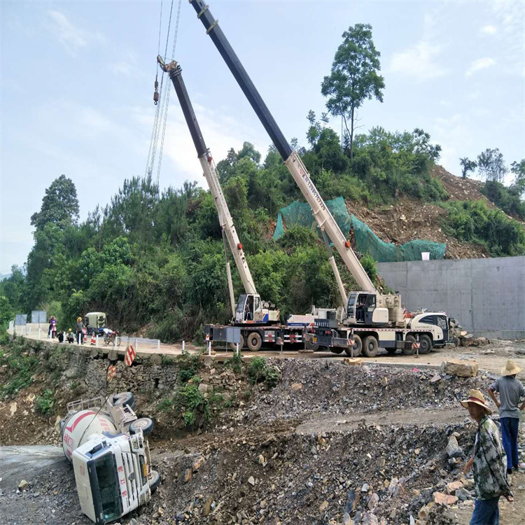 枫木镇汽车掉沟里叫吊车救援要多少钱